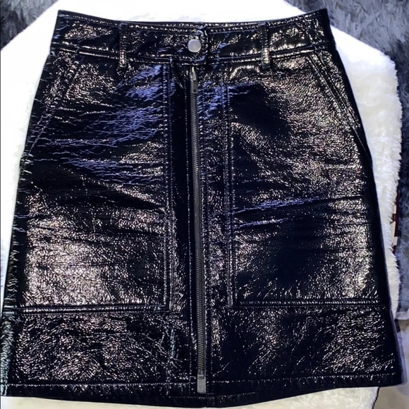 H&M high waisted faux patent leather mini skirt - Picture 2 of 13